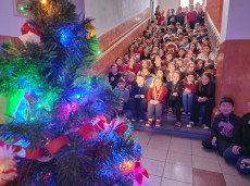 Vánoční zpívání na schodech