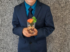 Družinka oslavuje maminky