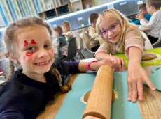 Pečení perníčků v 1.A, 1.B