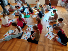 Třída 4.B v knihovně